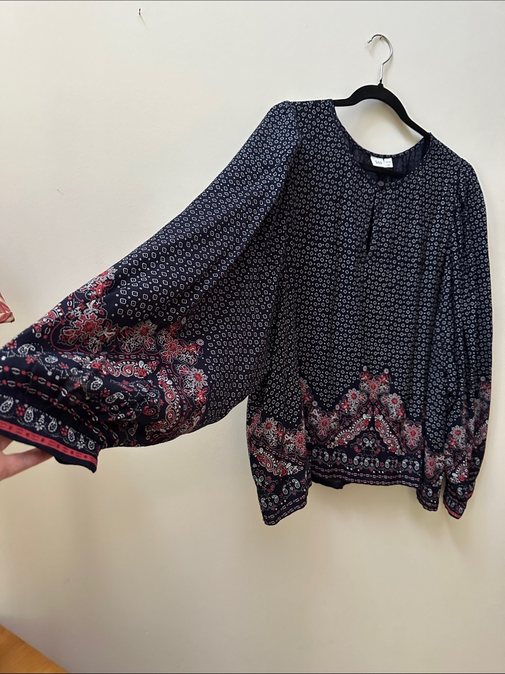 NWT GAP Navy Blouse with Red Floral Border Print - Picture 2 of 8